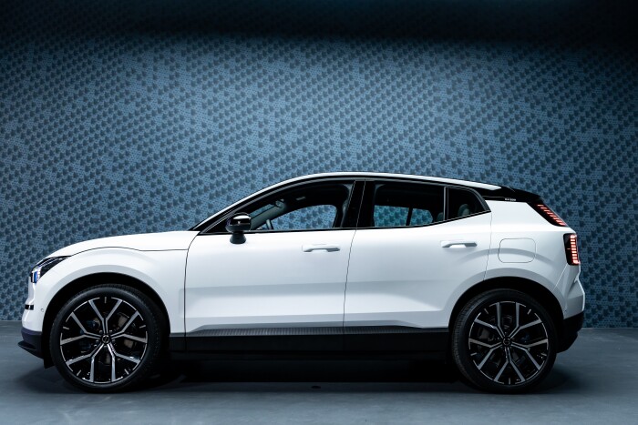 315636_Volvo_EX30_studio_exteriorab22caab654c7d3d.md.jpeg