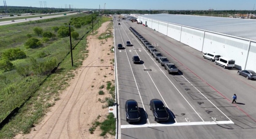tesla giga texas model y cybertruck fsd autonomous driving outbound