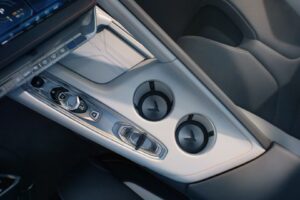 쉐보레 콜벳 C8, 2026년형 모델로 인테리어 대폭 개선