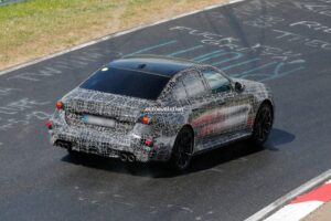 BMW, 2028년형 M5 부분변경 준비…717마력 플러그인 하이브리드에 ‘Neue Klasse’ 스타일 반영