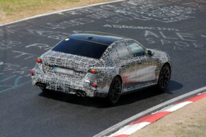 BMW, 2028년형 M5 부분변경 준비…717마력 플러그인 하이브리드에 ‘Neue Klasse’ 스타일 반영