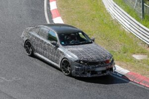 BMW, 2028년형 M5 부분변경 준비…717마력 플러그인 하이브리드에 ‘Neue Klasse’ 스타일 반영