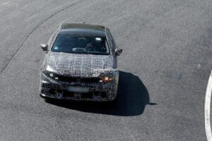 BMW, 2028년형 M5 부분변경 준비…717마력 플러그인 하이브리드에 ‘Neue Klasse’ 스타일 반영