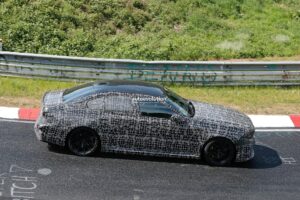 BMW, 2028년형 M5 부분변경 준비…717마력 플러그인 하이브리드에 ‘Neue Klasse’ 스타일 반영