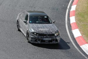 BMW, 2028년형 M5 부분변경 준비…717마력 플러그인 하이브리드에 ‘Neue Klasse’ 스타일 반영