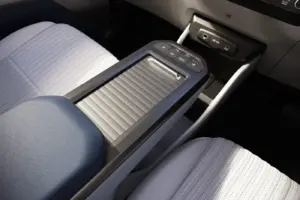 imgi 14 india kia carens clavis bev 13 1400x933.jpg 11