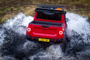 가장 고성능에 값비싼 이네오스 그레나디어와 쿼터마스터 등장, INEOS Grenadier Trialmaster X LETECH