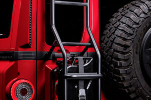 가장 고성능에 값비싼 이네오스 그레나디어와 쿼터마스터 등장, INEOS Grenadier Trialmaster X LETECH