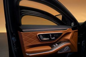 독일 총리의 새 관용차? 벤츠 신형 S클래스 기반 V12 방탄 세단 등장