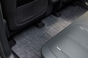 리비안 R2, 드디어 가격표 공개… 테슬라 모델 Y 정조준한 네 가지 트림 FOOTWELL MATERIAL 2880x1920 19