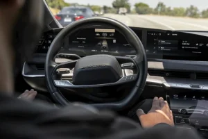 루시드, 그래비티 소프트웨어 또 업데이트…95% 고쳤다더니 패치 또 나왔다 Lucid hands free driving 3