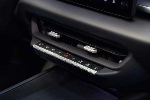 ID.3 네오, 디자인·실내 전면 수정…주행거리 630km까지 늘렸다 volkswagen id.3 neo 2026 19 20