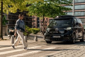 폭스바겐 ID. 버즈 로보택시, LA 도로 주행 돌입…우버 앱 탑승 서비스는 2026년 말 volkswagen id. buzz ad di moia a guida autonoma 2 10